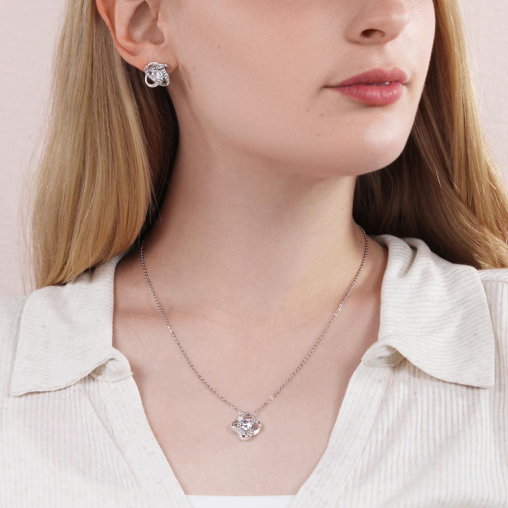 BF Mom Love Knot Necklace Black